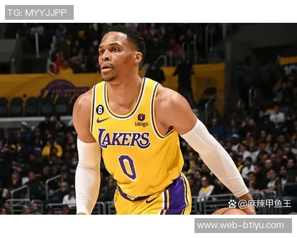 墨菲上半场表现抢眼6投5中贡献13分4篮板3助攻1抢断并罚球4中3