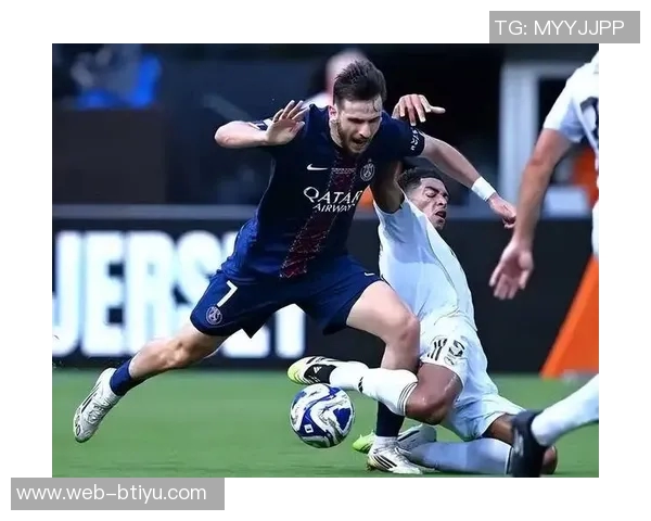 恩里克首次见证连续扑出四个点球巴黎喜获新奖杯庆祝时刻