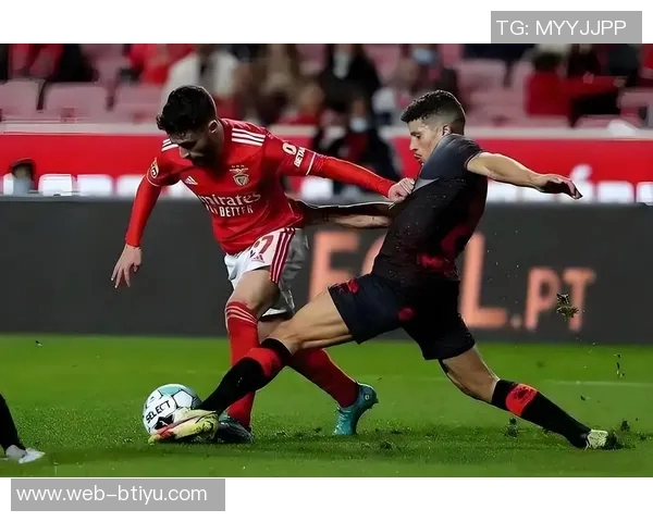 摩纳哥主帅称扎卡里亚踢后卫是明智选择并谈欧冠附加赛抽签态度 摩纳哥主帅称扎卡里亚踢后卫是明智选择并谈欧冠附加赛抽签态度