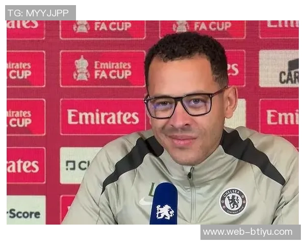 前队友揭秘罗塞尼尔热爱足球研究的背后故事与训练态度